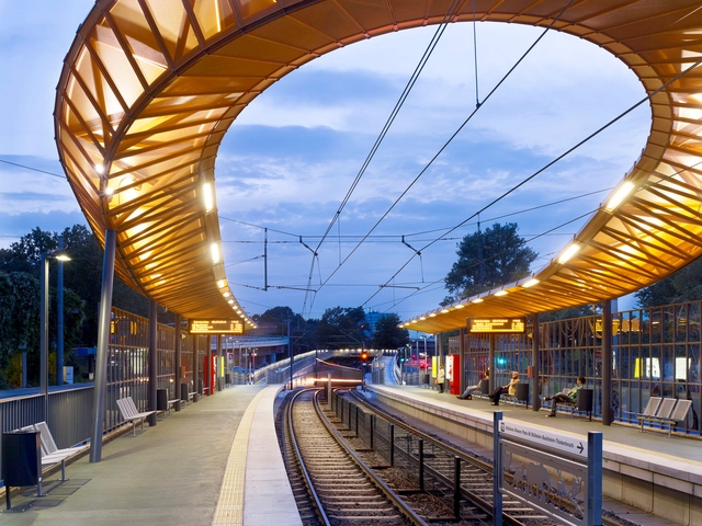 Estação de Trem Zoo/Flora  / RÜBSAMEN+PARTNER - Estação Ferroviária
