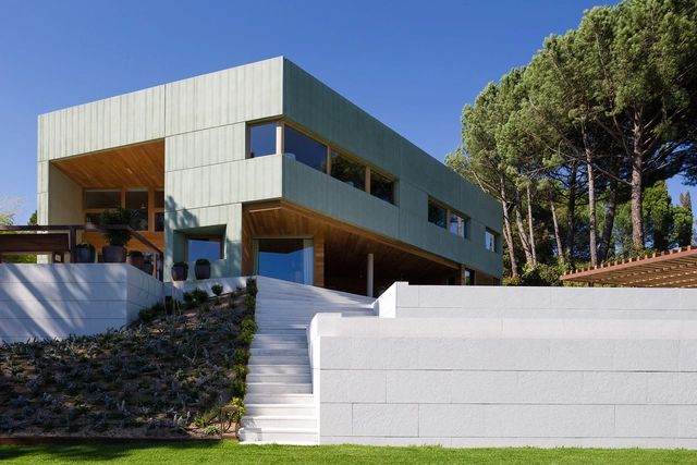 Vivienda Unifamiliar en el Pantano de San Juan / GEO Arquitectos - Casas, Fachada, Escaleras