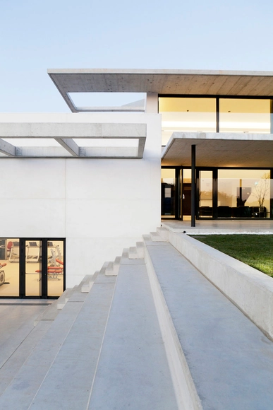 Proyecto Hombre / Elsa Urquijo Arquitectos - Rehabilitation Center, Facade