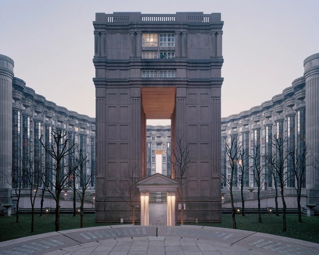 A Utopian Dream Stood Still: Ricardo Bofill's Postmodern Parisian Housing Estate of Noisy-le-Grand - Featured Image
