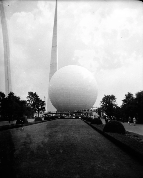 AD Classics: Trylon and Perisphere / Harrison and Fouilhoux - Landmarks & Monuments