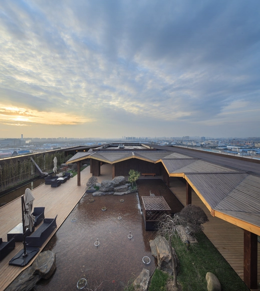 The Roof Garden of GRI Headquarters / COBBLESTONE DESIGN CANADA - Restoration, Coast, Cityscape