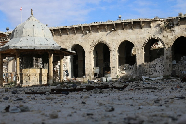 La Gran Mezquita Omeya de Alepo: del histórico monumento islámico al campo de batalla - Imagen Principal