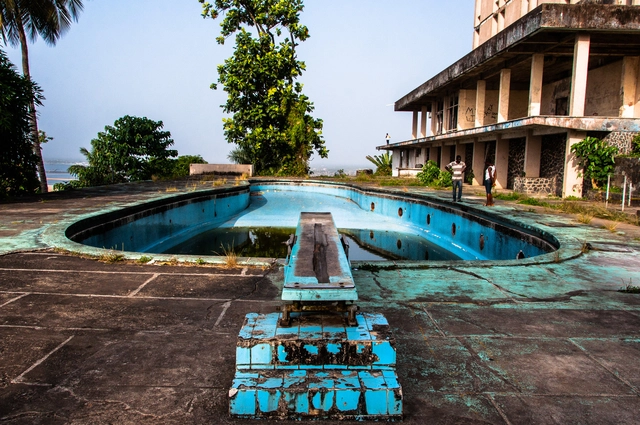 Abandoned Modernism in Liberia and Mozambique: The Afterlives of Luxury Hotels - Featured Image