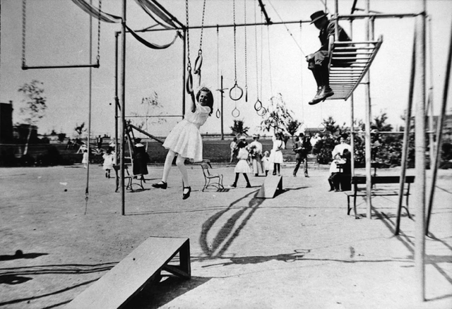 Conquistando el espacio público: la historia de los parques infantiles - Imagen Principal