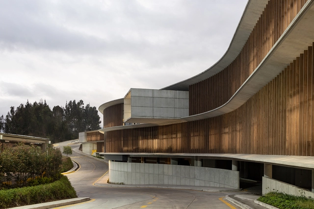 Novopan Offices  / Diez + Muller Arquitectos - Exterior Photography, Office Buildings, Facade