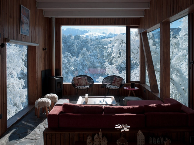 Living on the Edge: Houses Adapted to Extreme Weather Conditions - Featured Image