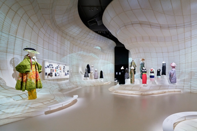 Christian Dior Designer of Dreams Exhibition / OMA - Interior Photography, Installation, Arch