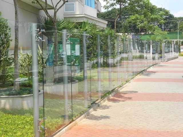 Why Is Glass Used in Fences and Walls in Brazil? - Featured Image