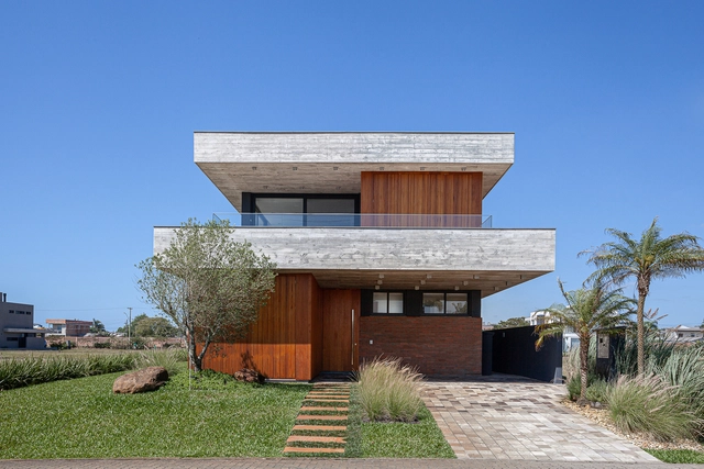 Casa FC / Vitório Ecker Arquitetura - Fotografía exterior, Casas, Fachada, Puerta