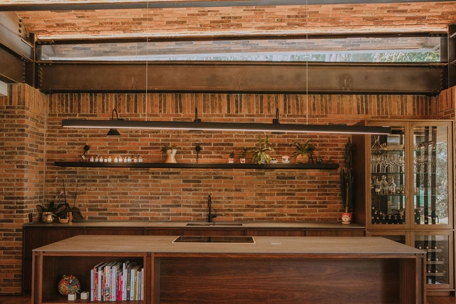 6 Creative Material Options for a Kitchen Backsplash - Featured Image