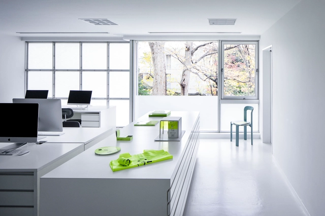GRAPH Tokyo Head Office / G architects studio + Ryohei Tanaka - Interior Photography, Offices Interiors, Kitchen, Chair