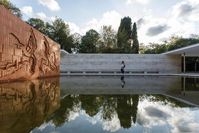 Psicoarquitectura: una intervención de Oscar Abraham Pabón en el Pabellón Mies van der Rohe de Barcelona - Imagen Principal
