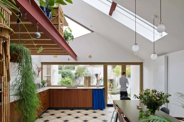How to Make the Most of Double-Height Ceilings in Residential Architecture: Explore Various Examples - Featured Image
