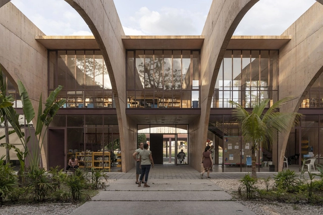 Community Development Center / CCA Centro de Colaboración Arquitectónica - Exterior Photography, Community Center, Facade, Arch, Arcade