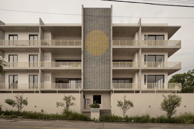 La Guiara Colomos Building / Trópico de Arquitectura + GONZALEZFRANCO Arquitectura - Exterior Photography, Apartments, Facade, Door, Balcony