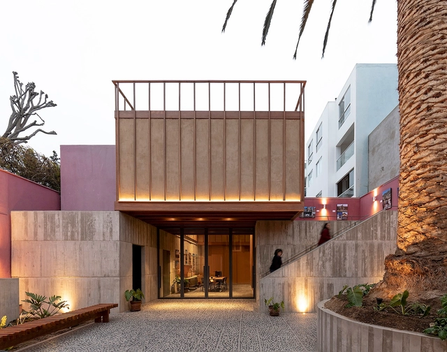 French Institute of Andean Studies / Roman Bauer Arquitectos + ESARQUITECTURA Atelier - Exterior Photography, Institute, Courtyard, Facade, Door