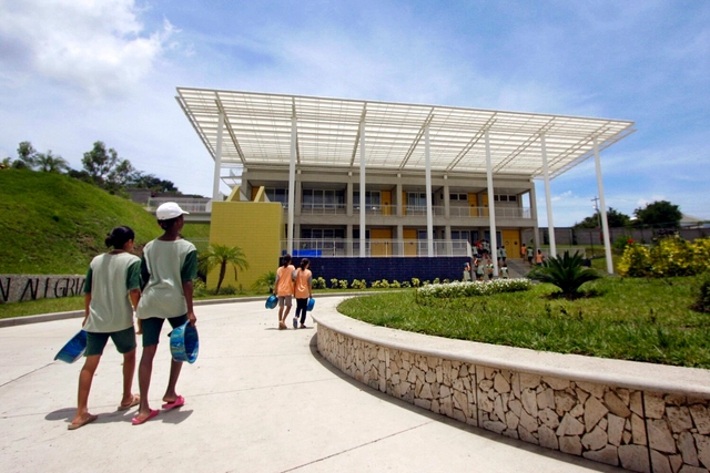 Arquitectura para la paz: Fomentando el crecimiento y el aprendizaje a través de espacios educativos en Honduras - Imagen Principal