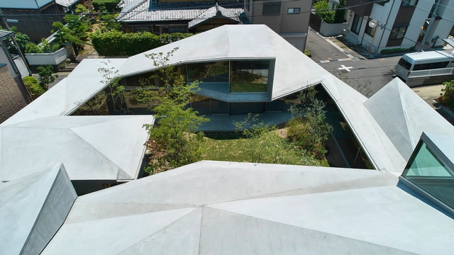 Interior Courtyards: An Effective Strategy to Improve Space Quality in 15 Residential Projects - Featured Image