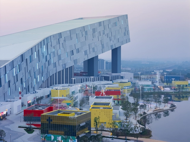 武汉甘露山国际滑雪场 / CLOU 柯路建筑 - 建筑图, 购物中心, 表皮