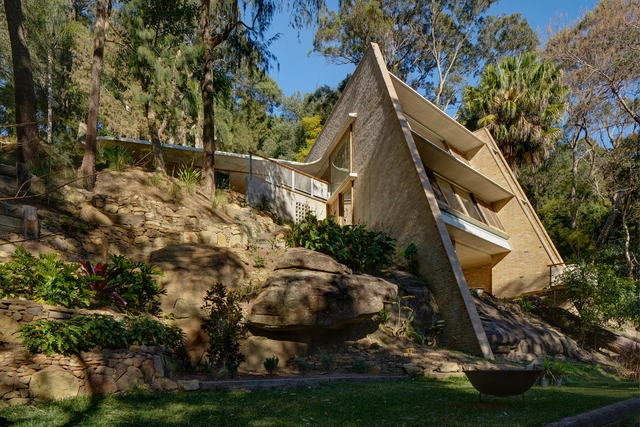 Sloped to Fit: 14 Homes That Embrace the Hill as a Catalyst for Their Design - Featured Image
