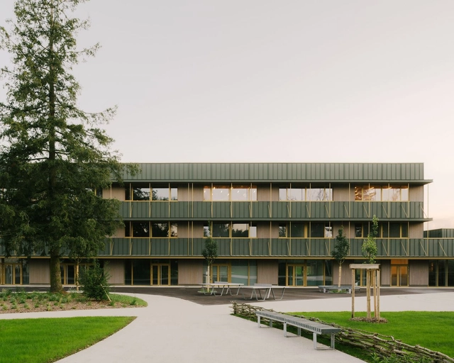玛丽塞·巴斯蒂耶中学重建工程 / Tectoniques Architects - 建筑图, 改造项目, 庭院